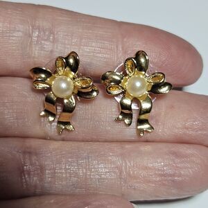 Vintage Avon Gold Tone Faux Pearl Ribbon Bow Pierced Earrings Stud